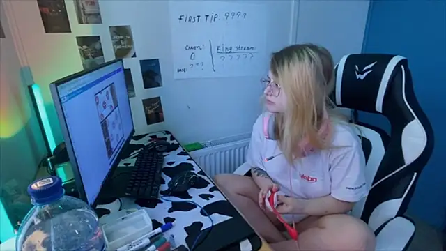 JacyWinslat online show from 25, 2, 2025