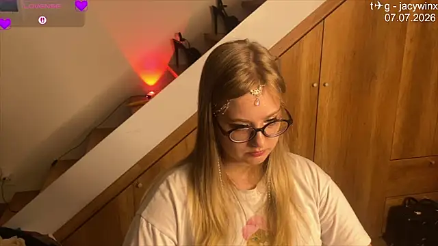 Snapshot of JacyWinslat chatting on 8, 7, 2026 JacyWinslat online show from 8, 7, 2026