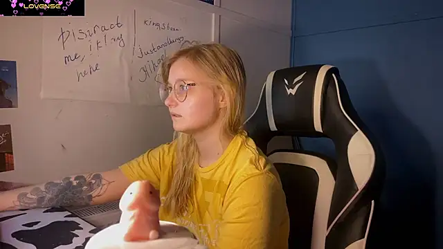 JacyWinslat online show from 4, 3, 2025