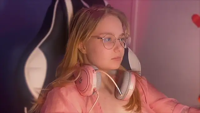 JacyWinslat online show from 15, 2, 2025