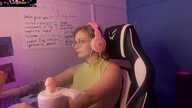 JacyWinslat online show from 6, 3, 2025