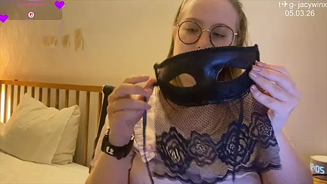 JacyWinslat online show from 5, 3, 2026