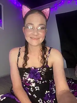 Cutebitchxh online show from 18, 4, 2026