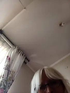 Snapshot of Rousmk1 chatting on 15, 2, 2025 Rousmk1 online show from 15, 2, 2025