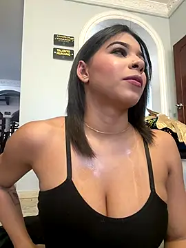 TiaraRosse online show from 7, 1, 2026