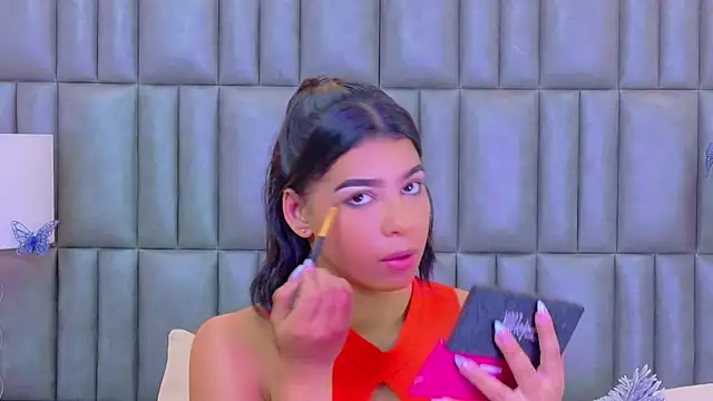 TiaraRosse online show from 15, 4, 2026