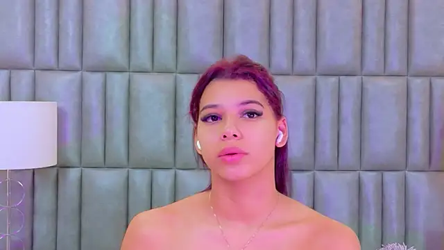 Snapshot of TiaraRosse chatting on 22, 5, 2026 TiaraRosse online show from 22, 5, 2026