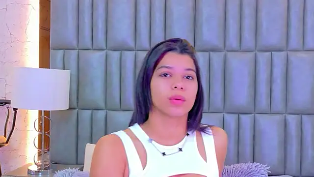 Snapshot of TiaraRosse chatting on 24, 4, 2026 TiaraRosse online show from 24, 4, 2026