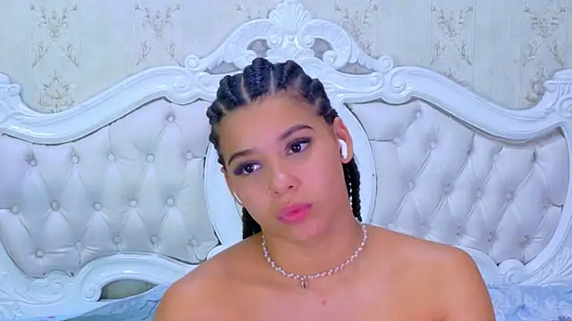 TiaraRosse online show from 1, 12, 2025