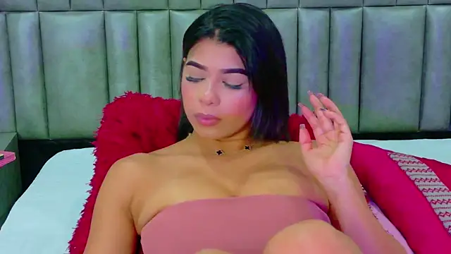 TiaraRosse online show from 28, 9, 2025