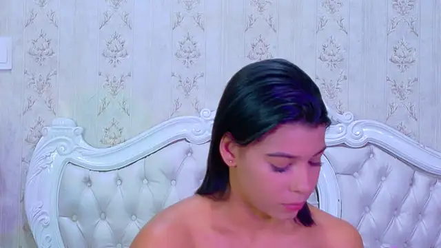 TiaraRosse online show from 19, 10, 2025