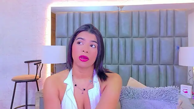Snapshot of TiaraRosse chatting on 21, 4, 2026 TiaraRosse online show from 21, 4, 2026