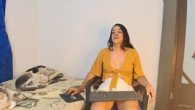 Oh Tique online show from 16, 9, 2025