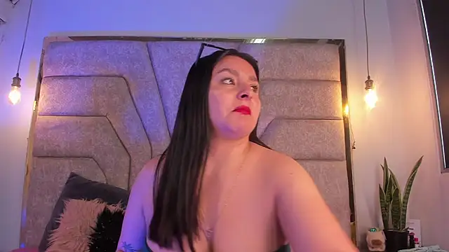 Snapshot of EmaJames25 chatting on 7, 2, 2026 EmaJames25 online show from 7, 2, 2026