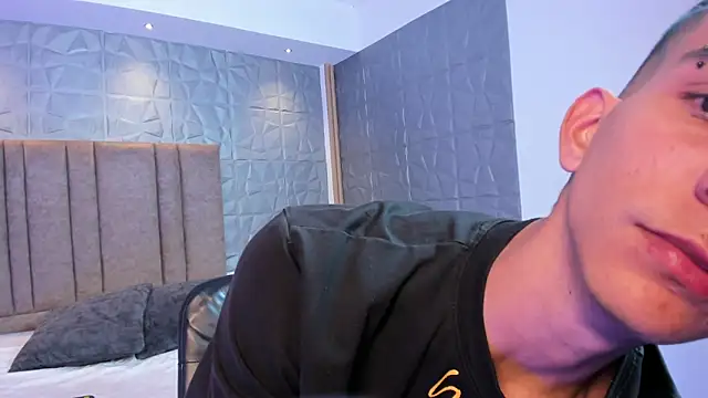 Aaron Scoot online show from 2, 4, 2026