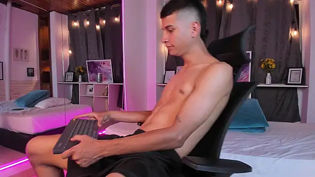 Aaron Scoot online show from 14, 12, 2024