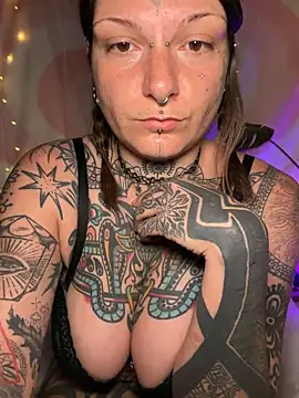 lizzardqueeen online show from 15, 3, 2026