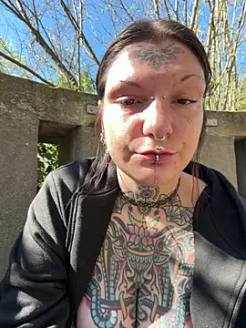 lizzardqueeen online show from 7, 4, 2026