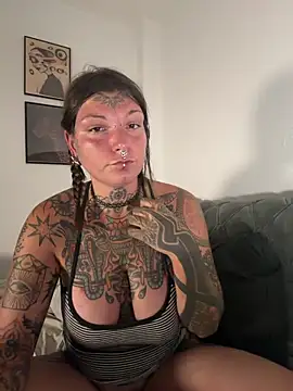 Snapshot of lizzardqueeen chatting on 21, 6, 2026 lizzardqueeen online show from 21, 6, 2026