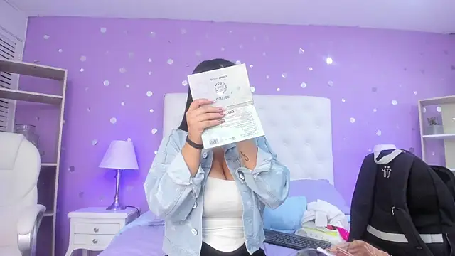 scarlette 15  online show from 4, 12, 2025