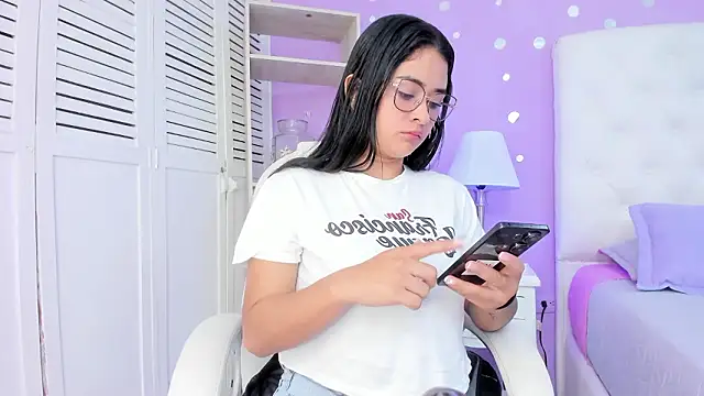 Snapshot of scarlette_15_ chatting on 3, 2, 2026 scarlette 15 online show from 3, 2, 2026