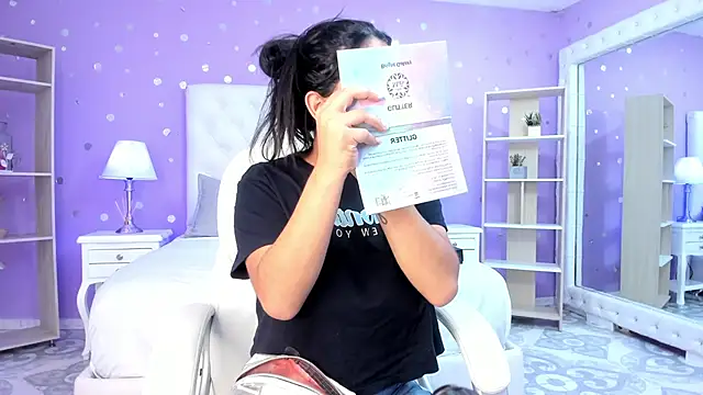 scarlette 15  online show from 18, 9, 2025