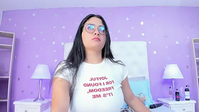 Snapshot of scarlette_15_ chatting on 4, 2, 2026 scarlette 15 online show from 4, 2, 2026