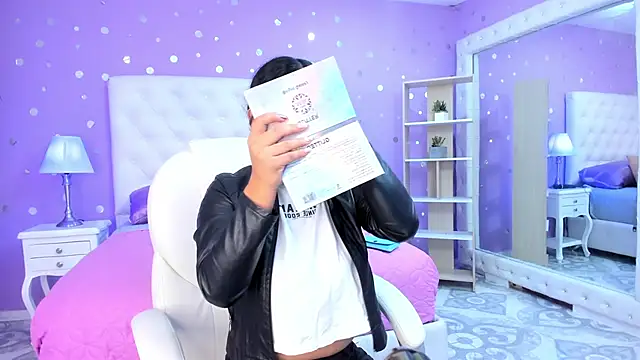 scarlette 15  online show from 2, 10, 2025