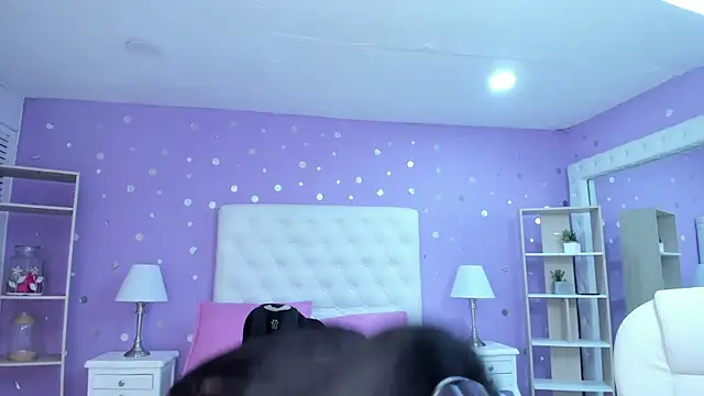 scarlette 15  online show from 28, 10, 2025