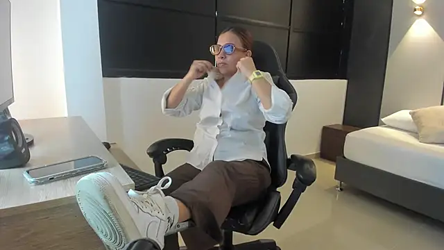 alma fenix online show from 10, 10, 2025