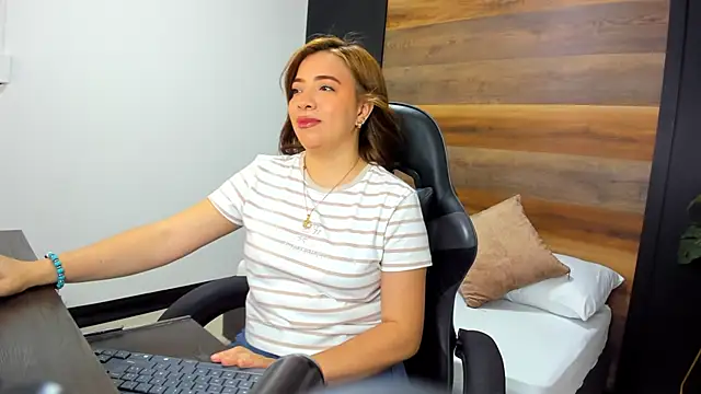 alma fenix online show from 20, 9, 2025