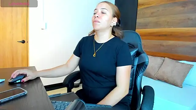 alma fenix online show from 22, 9, 2025