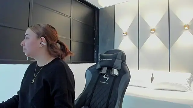 alma fenix online show from 10, 9, 2025