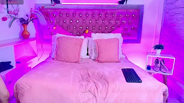 EmmaWilder online show from 7, 11, 2025