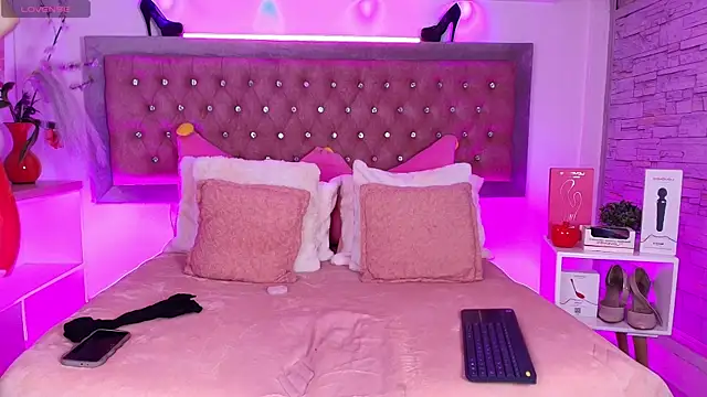 EmmaWilder online show from 28, 10, 2025