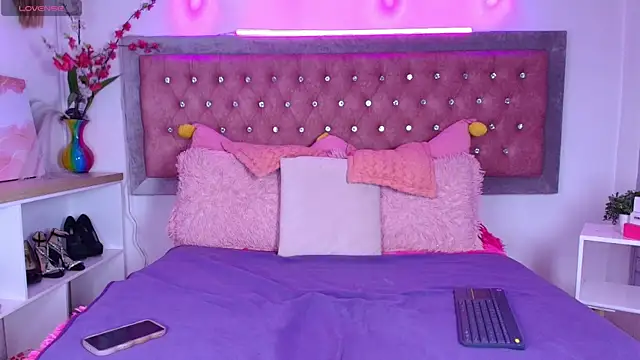 EmmaWilder online show from 14, 9, 2025