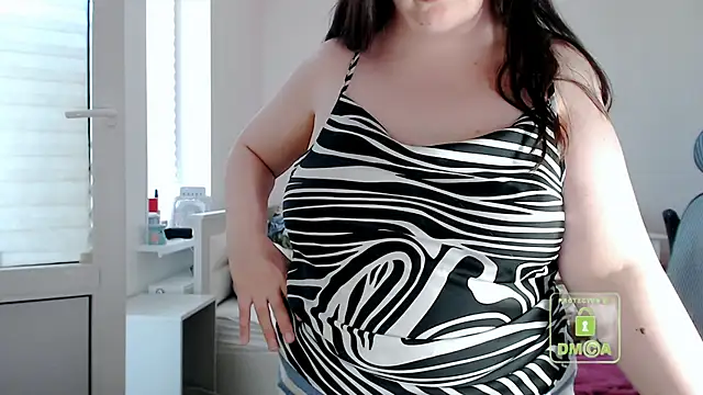 cute and hot online show from 1, 7, 2026