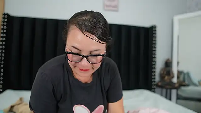 hotlatinateacher online show from 1, 6, 2026