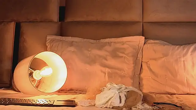 angelinepossy online show from 3, 11, 2025