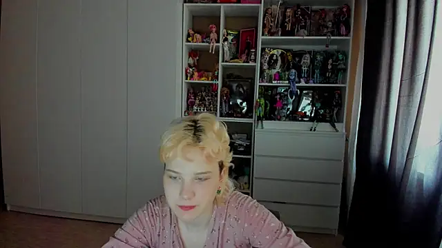 Snapshot of School_Love chatting on 13, 7, 2026 School Love online show from 13, 7, 2026