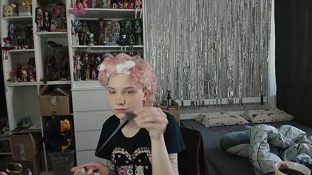 School Love online show from 25, 3, 2026