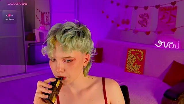 School Love online show from 17, 3, 2025