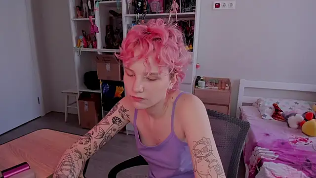 School Love online show from 15, 11, 2025