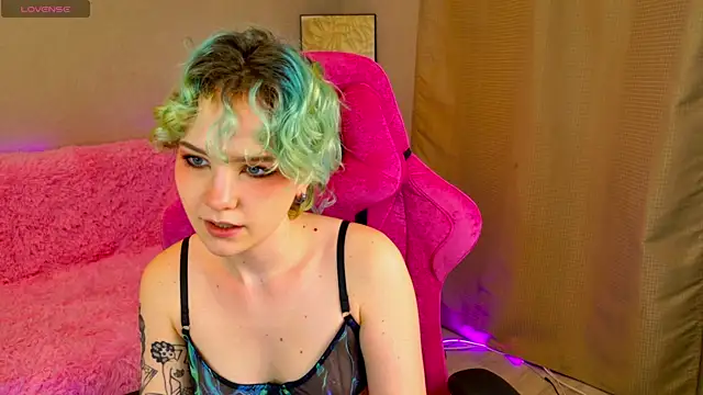 School Love online show from 4, 2, 2025