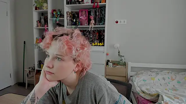 School Love online show from 26, 11, 2025