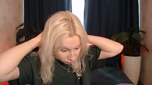 Snapshot of EnigmaSee chatting on 18, 6, 2026 EnigmaSee online show from 18, 6, 2026