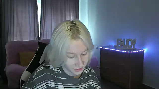 Snapshot of EnigmaSee chatting on 19, 6, 2026 EnigmaSee online show from 19, 6, 2026