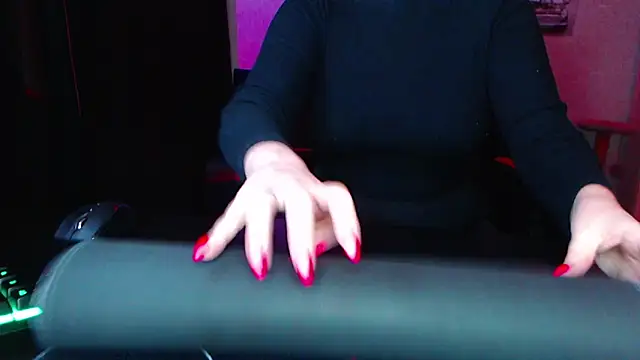 Fluffy Tiffy online show from 10, 11, 2025