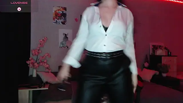 Fluffy Tiffy online show from 26, 2, 2025