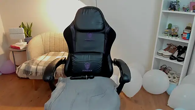  BellaEvans  online show from 11, 4, 2026